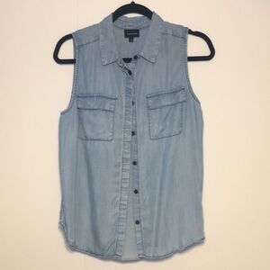 Who What Wear • Light Wash Denim Vest with pockets Size Large